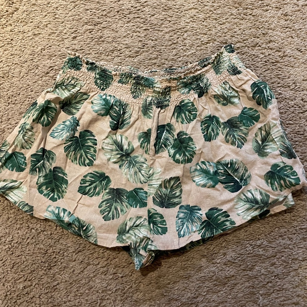Forever 21 Tropical Leaf Green and Pink Beige Shorts Size Small